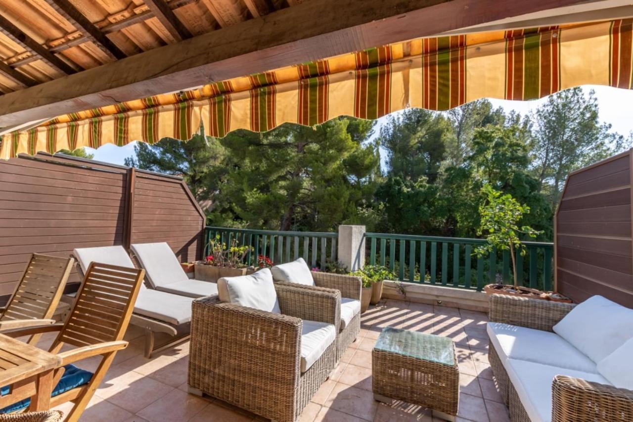 Апартаменты Nice Apt For 4 With Terrace And Pool Бандоль Экстерьер фото